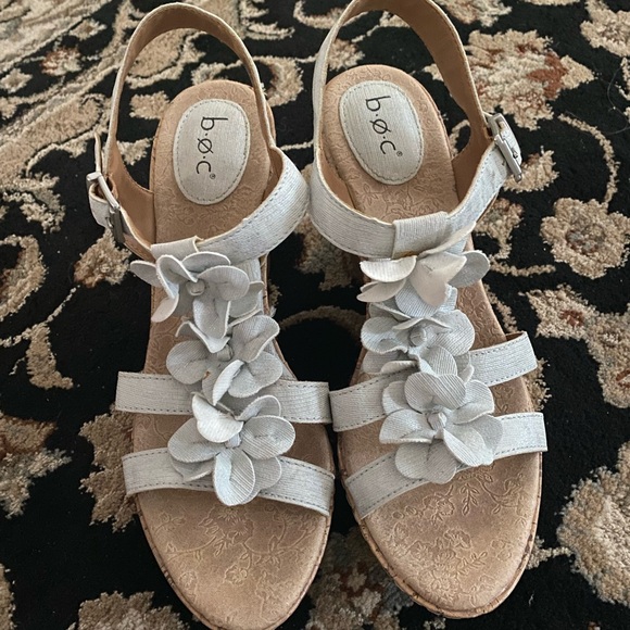 b. o. c. Leather Strappy Wedge Sandals High Heels Pale Gray Size 9 - Picture 2 of 6